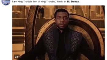 Tak hanya itu, wajah dan tubuhnya juga dilempari uang lembaran Rp 100 ribuan dan Rp 50 ribbon dalam jumlah yang terbilang sangat banyak. Foto: Twitter