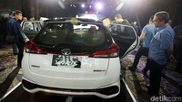 Belasan tahun ada di Indonesia, takhta hatchback terlaris belum tergeser. Takhta itu masih dipegang oleh Honda Jazz. Selama 15 tahun sudah ada 306.446 unit Jazz mengaspal di jalan. Sementara Yaris hanya terjual sebanyak 185.412 unit. Foto: Rengga Sancaya