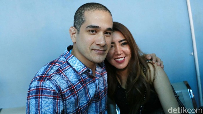 Okan Cornelius dan Lee Sachi sata ditemui di Trans TV.