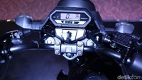 Selain itu, motor sport ini dibekali fitur fungsional, seperti panelmeter baru full digital yang informatif.