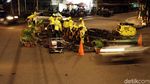 Pasukan Kuning Perbaiki Jalan Wahid Hasyim