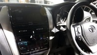 Pada setir New Toyota Yaris juga dilengkapi dengan paddle shift untuk berpindah gigi dengan lebih praktis.