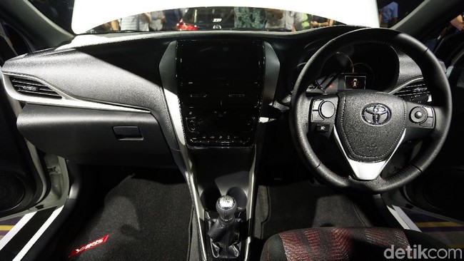 Tol Layang Japek yang Bikin Mual, Mobil Artijo Alkostar