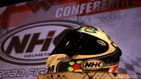 Menurut Direktur Marketing PT Danapersadarata Motor Industry Johannes Cokrodiharjo, helm dikembangkan bukan dimulai dari pebalap internasional.