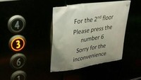 Jangan sampai salah pencet di lift ini. Budayakan membaca terlebih dahulu. Istimewa/Berodpanda