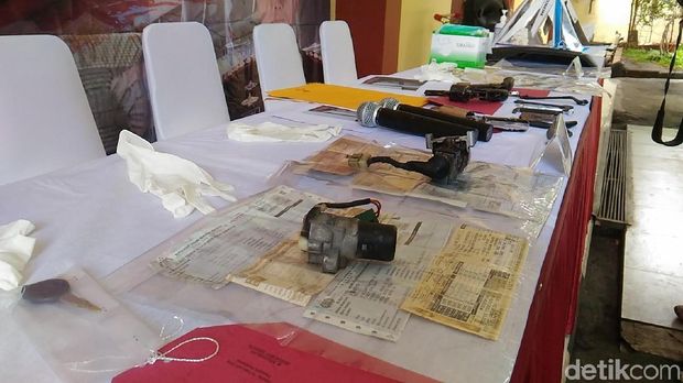 Barang bukti yang disita dari pelaku curanmor