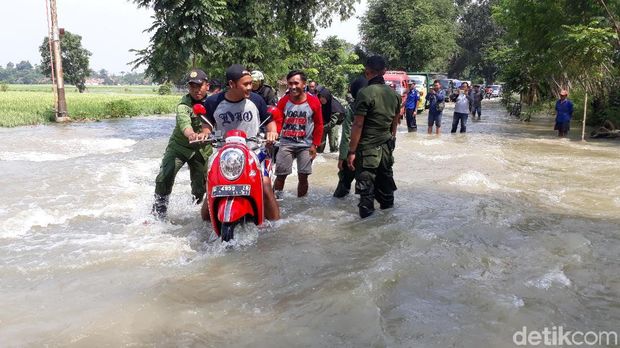 Sungai Pemali Meluap ke Jalanan, Jalur Brebes-Jatibarang Terendam