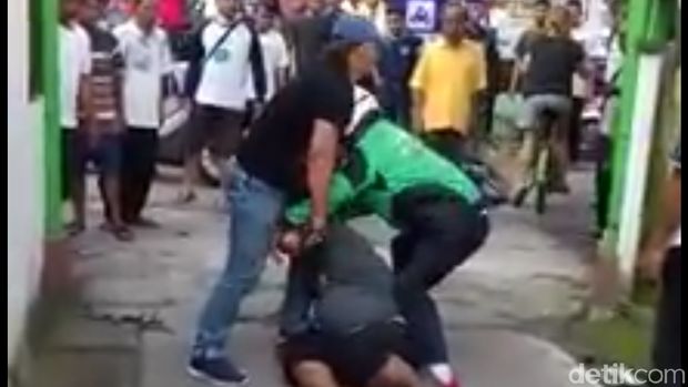 Beredar Video Tersangka Narkoba Lari Setelah Ditangkap Polisi Solo