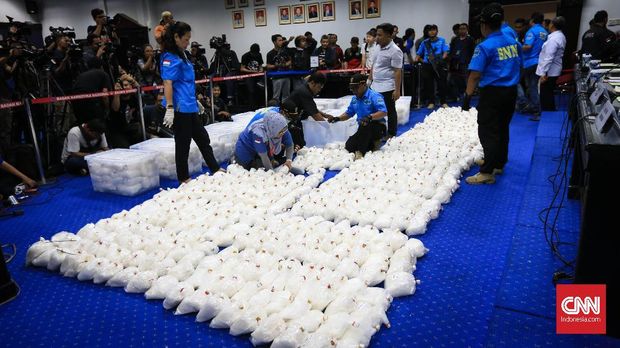 Rilis kasus 1,375 ton sabu jaringan internasional di perairan Batam Kepri di kantor BNN, Jakarta, Selasa (20/2). 