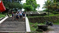 Terlepas dari itu semua, traveler tetap bebas masuk ke Pantai Dreamland dan hanya dikenakan biaya parkir kendaraan saja. Selebihnya, sesuai namanya, Pantai Dreamland tetap cantik! (Masaul/detikTravel)
