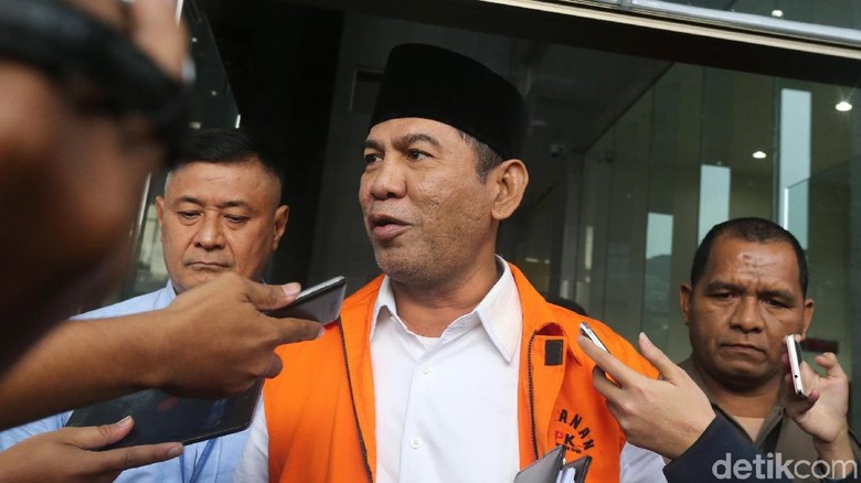 Pimpinan KPK Baru Tahu Harga Lexus Bupati Abdul Latif Rp 3 M Pimpinan KPK Baru Tahu Harga Lexus Bupati Abdul Latif Rp 3 M