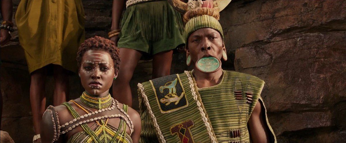 kostum dan aksesori Black Panther