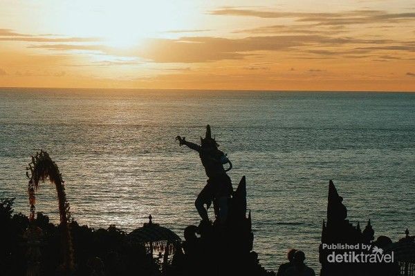 Sunset di Pantai Pura Uluwatu