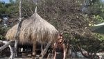 Pose Selebgram Yogya Mirip Barbie Saat di Pantai