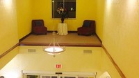 Ruang duduk di lobi hotel ini selalu kosong. Tahu alasannya? Istimewa/Berodpanda