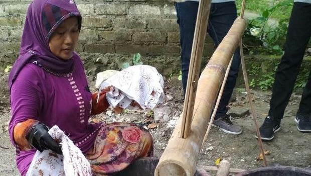 Riuhnya Pelajar SMA Belajar Membatik Khas Lamongan