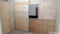 Tiap shelter hanya dapat diisi oleh satu kepala keluarga. Pemprov DKI sudah membuat konstruksi shelter sejak 7 Januari lalu. Tujuan dibangunnya shelter ialah untuk menampung sementara warga Kampung Akuarium yang sebelumnya tinggal di tenda.
