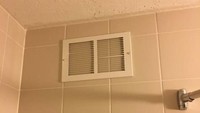 Ventilasi di hotel ini sepertinya sedang rusak. Pantas saja udaranya terasa sesak. Istimewa/Berodpanda