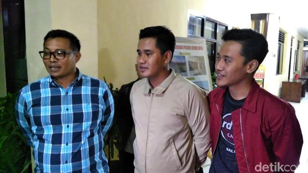 Kapolresta Kediri AKBP Anthon Haryadi (berkemeja kotak-kotak biru) 