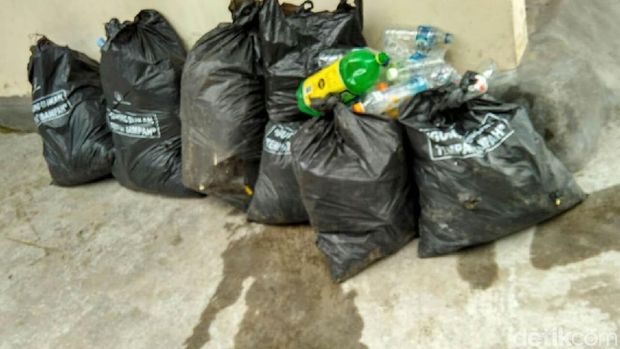Sampah plastik yang berhasil dikumpulkan