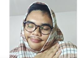 Meme Lucu Bu Dendy Sebar Duit Ramai Bertebaran