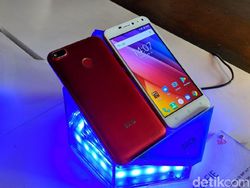 Menjajal Ponsel Selfie Lokal Rp 900 Ribu