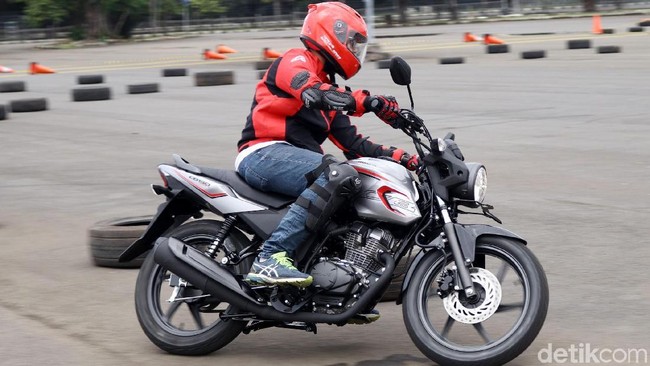 Jajal Singkat Honda CB150 Verza
