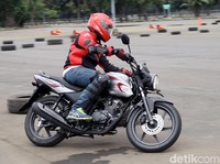 Jajal Singkat Honda CB150 Verza