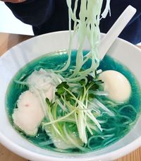 Ramen Berkuah Biru dari Jepang Kembali Jadi Sensasi Dunia Maya