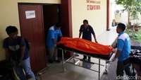 Berdasarkan KTP yang dipunya, para pelaku diketahui berasal dari daerah Lampung. Komplotan ini juga mengaku mendapatkan senjata api dari Lampung. Para pelaku ini kerap bertukar peran dalam menjalan kan aksinya.
