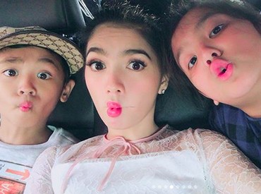 Momen Kebersamaan Angel Karamoy Bersama Dua Buah Hatinya