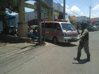 Tertabrak Kereta Api, Dua Orang Selamat