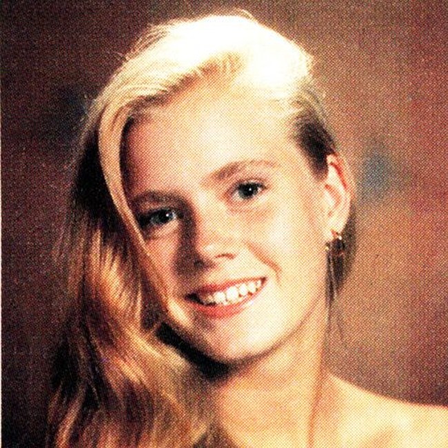 Wajah Amy Adams tak terlalu banyak berubah setelah 25 Tahun. Ini foto kelulusannya pada 1992, saat berusia 18 tahun. Foto: InStyle