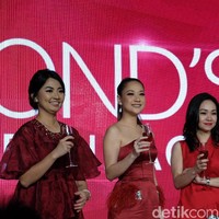 Dengan kondisi pekerjaanku, agar tetap terlihat muda dan glowing, munculnya tanda-tanda pendewasaan itu enggak boleh di-ignore, start early malah lebih bagus, tambahnya. (Foto: Anggi Mayasari/Wolipop)