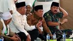 Kenakan Jas dan Sarung, Jokowi Buka Dzikir Kebangsaan