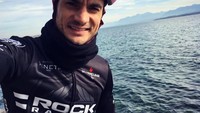 Selain itu, Dani Pedrosa sering bersepeda dan bersantai ditepi pantai. (26_danipedrosa/Instagram)