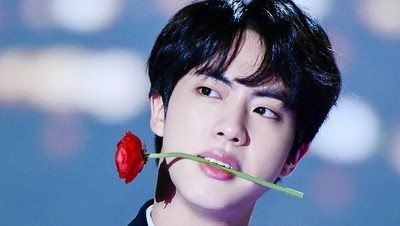 13 Foto Gantengnya Bintang KPop Jin BTS yang Dijuluki Worldwide Handsome