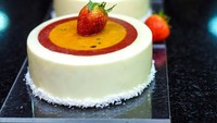 Bukan hanya mousse cake bermotif marmer, Ksenia juga membuat mousse cake buah. Yang ini namanya Exotic Passion, terbuat dari buah markisa. Foto: Ksenia Penkina