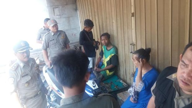 Perjuangan Petugas Bujuk Orgil di Pasuruan agar Mau Diamankan