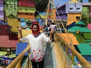 Puti Jatuh Hati dengan Kreativitas Kampung Arek Malang