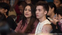 Bersama sang istri, Celine Evangelista, Stefan sepakat tak menggunakan baby sitter. Foto: Noel/detikHOT