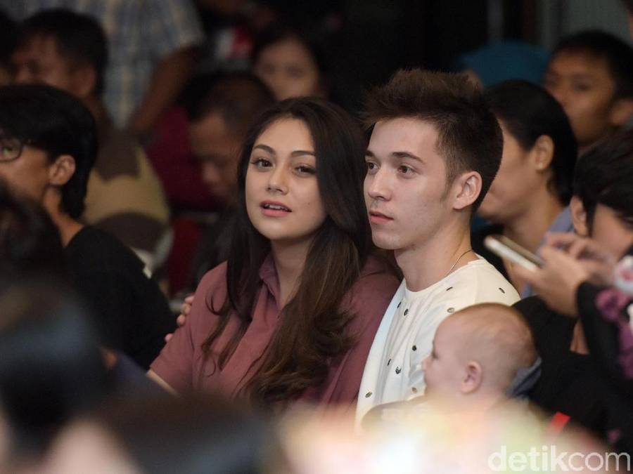 Keluarga Kecil Stefan William dan Celine Evangelista - Foto 4