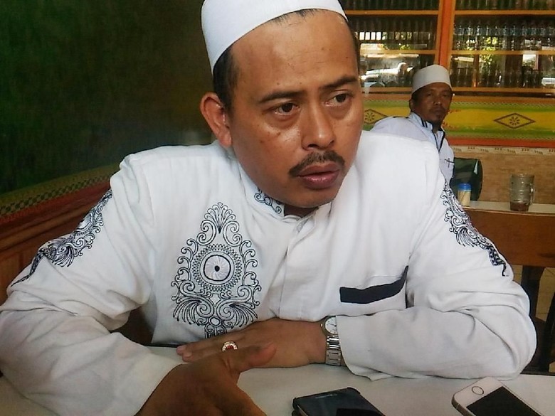FPI: Pembakaran Bendera Berkalimat Tauhid Biadab, Mirip Gaya PKI FPI: Pembakaran Bendera Berkalimat Tauhid Biadab, Mirip Gaya PKI