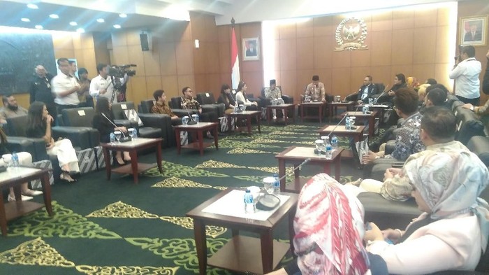 Ketua MPR Ajak Selebriti Bantu Gaungkan Persatuan Bangsa