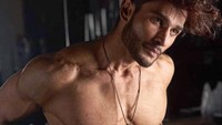 Rohit Khandelwal, pria dengan tinggi tubuh 182 cm betul-betul menarik perhatian para wanita karena fisiknya yang atleti. Tak disangka, ia pun menyabet juara Mister World. Foto Instagram @rohit_khandelwal77 