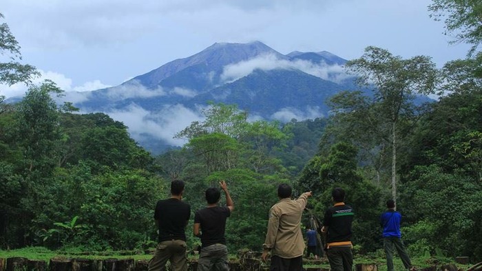 Gunung Kerinci dari kejauhan