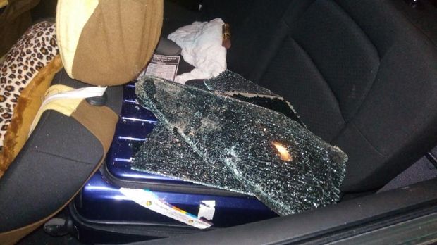 Pencurian dengan modus pecah kaca mobil 