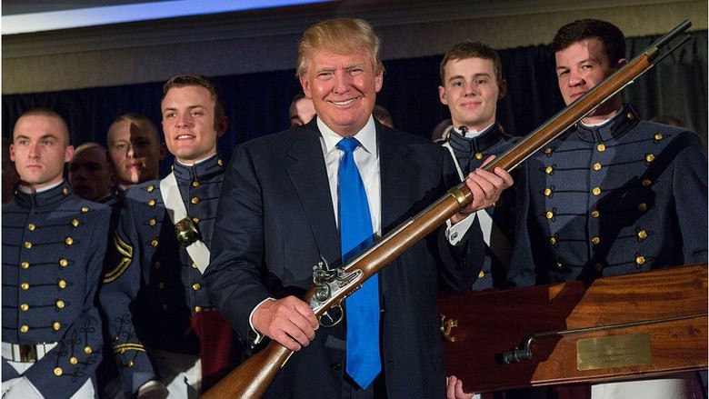 Trump Larang Penggunaan Peranti Senjata Api Bump-Stock Trump Larang Penggunaan Peranti Senjata Api Bump-Stock