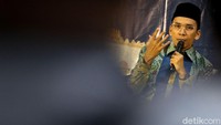 TGB menuturkan dukungan-dukungan untuknya juga disertai undangan mengisi acara di berbagai wilayah di Indonesia. Pria 45 tahun ini mengatakan, dalam 6-7 bulan terakhir, banyak memenuhi undangan di berbagai provinsi di Indonesia.  (Foto: Grandyos Zafna/detikcom)