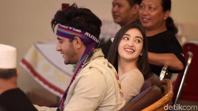 Lihat Lagi Kebersamaan Ranty Maria dan Ammar Zoni